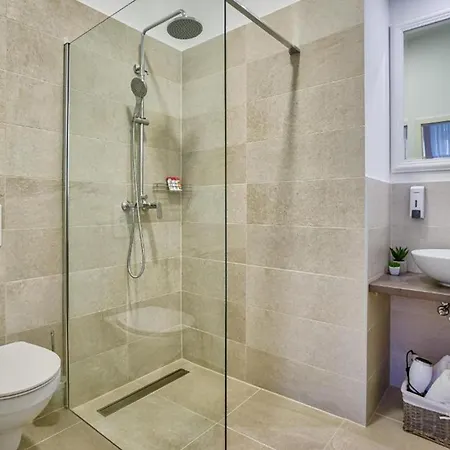 Center Amphitheater *