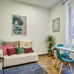 Center Amphitheater Apartment