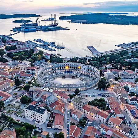 Center Amphitheater Daire