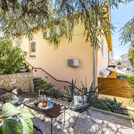 Center Amphitheater Daire Pula