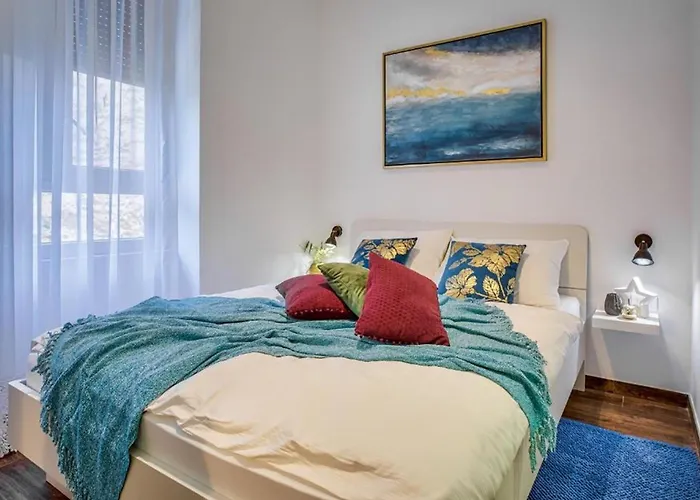 Center Amphitheater Daire