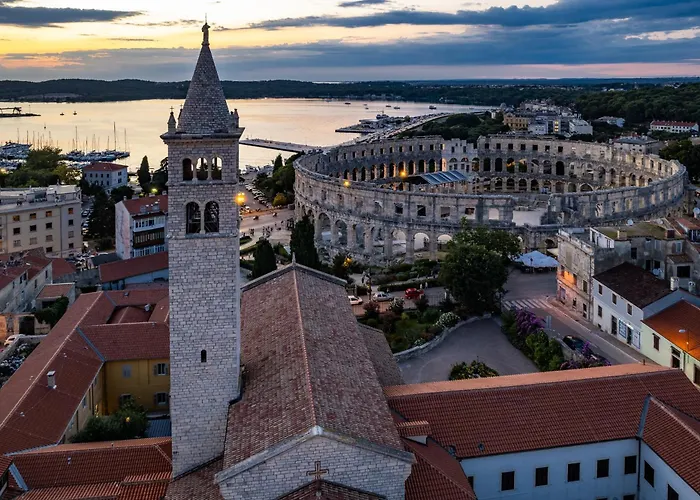 Center Amphitheater Daire *